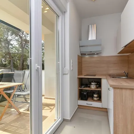 Denis Apartment Vir