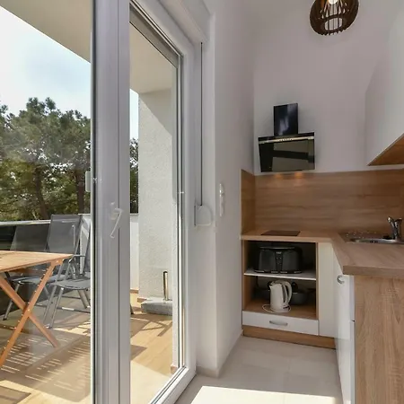 Denis Apartment Vir