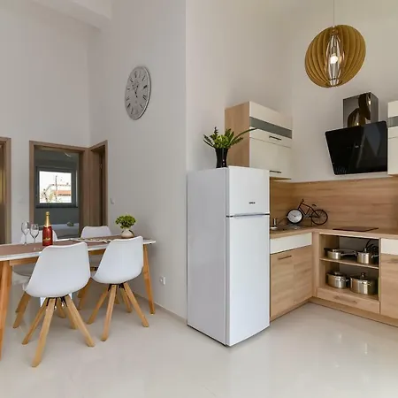 Denis Apartment Vir