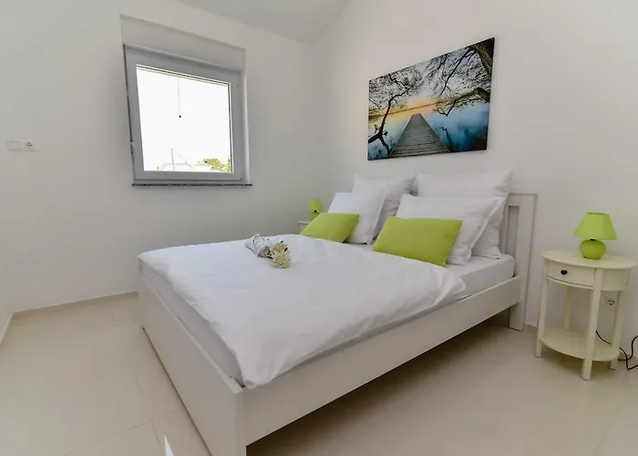Denis Apartman